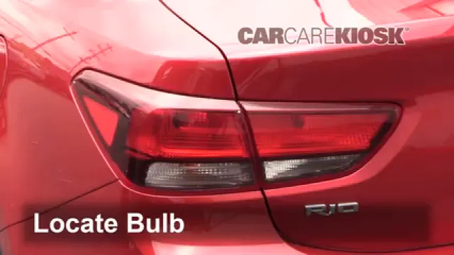 2018 Kia Rio S 1.6L 4 Cyl. Sedan Éclairage Feu stop (remplacer ampoule)